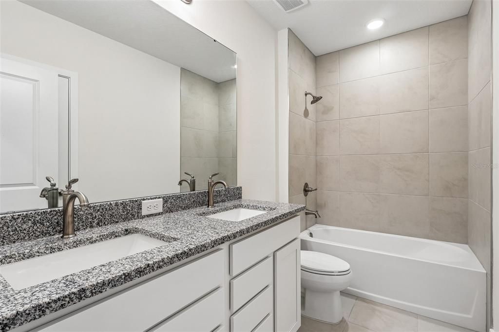 En Venta: $302,590 (4 camas, 2 baños, 1624 Pies cuadrados)