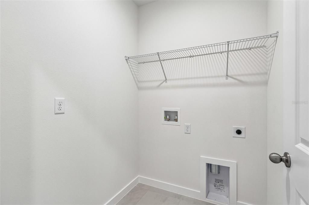 En Venta: $302,590 (4 camas, 2 baños, 1624 Pies cuadrados)