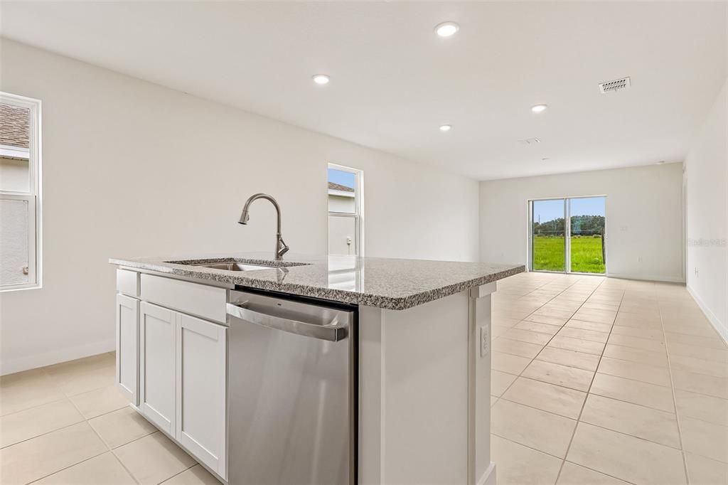 En Venta: $302,590 (4 camas, 2 baños, 1624 Pies cuadrados)