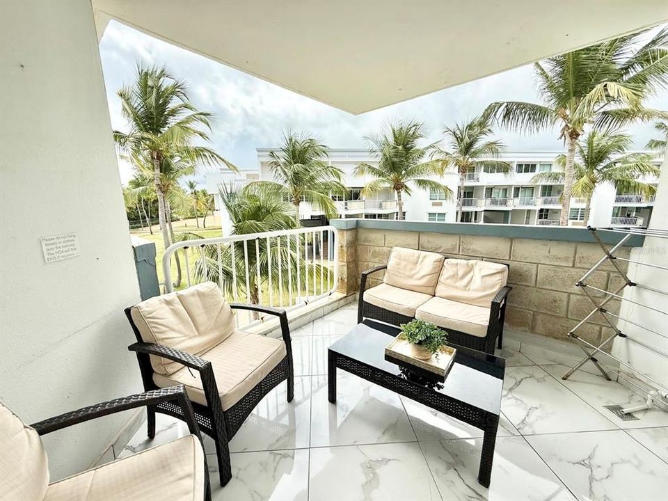 For Sale: $378,000 (2 beds, 2 baths, 1067 Square Feet)