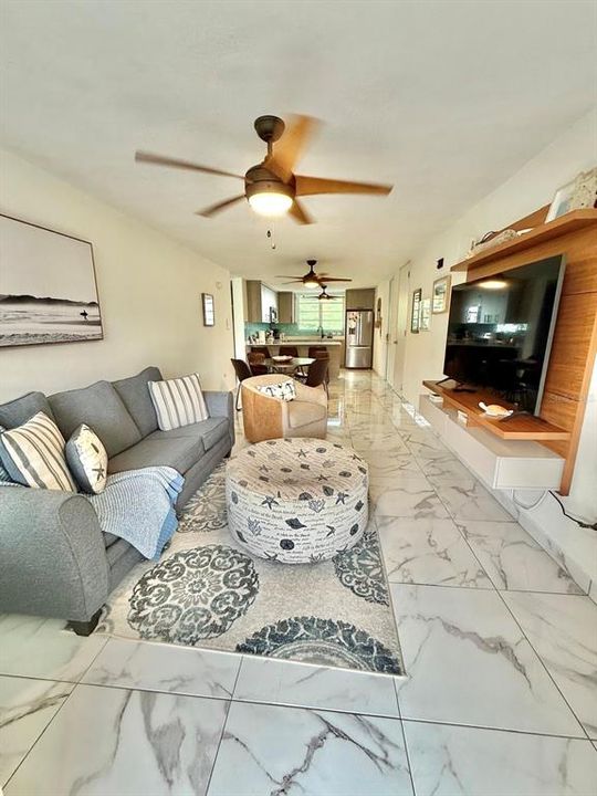 For Sale: $378,000 (2 beds, 2 baths, 1067 Square Feet)