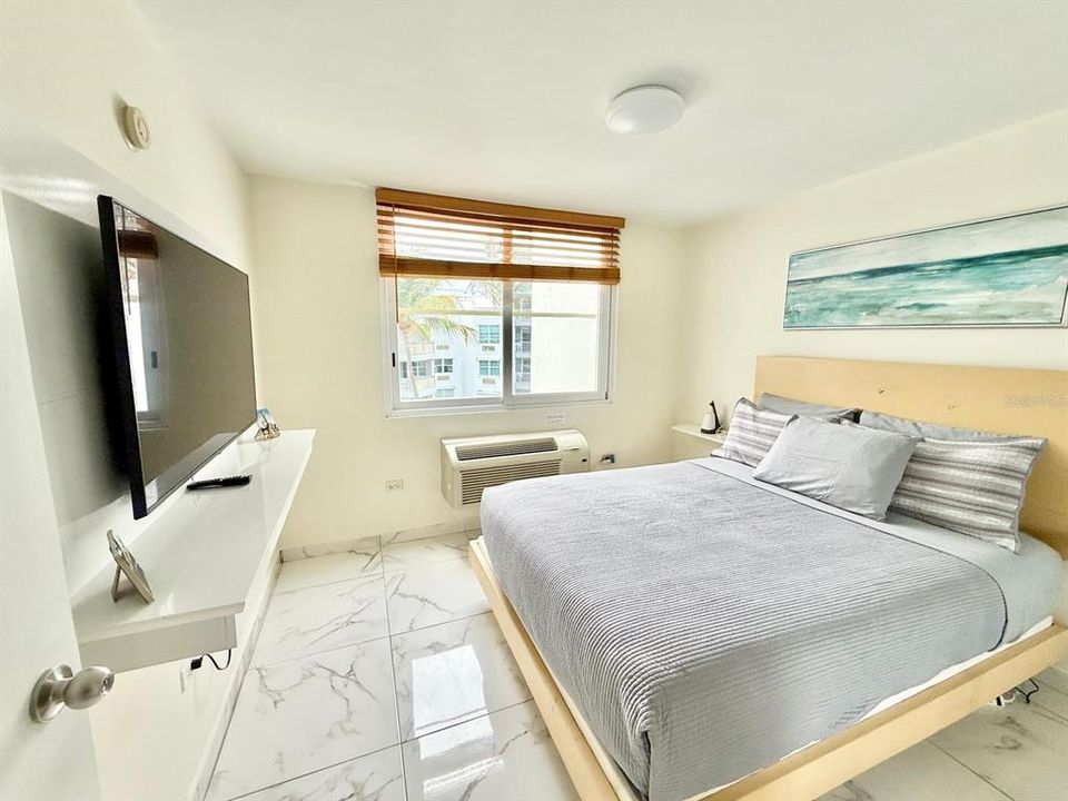 For Sale: $378,000 (2 beds, 2 baths, 1067 Square Feet)