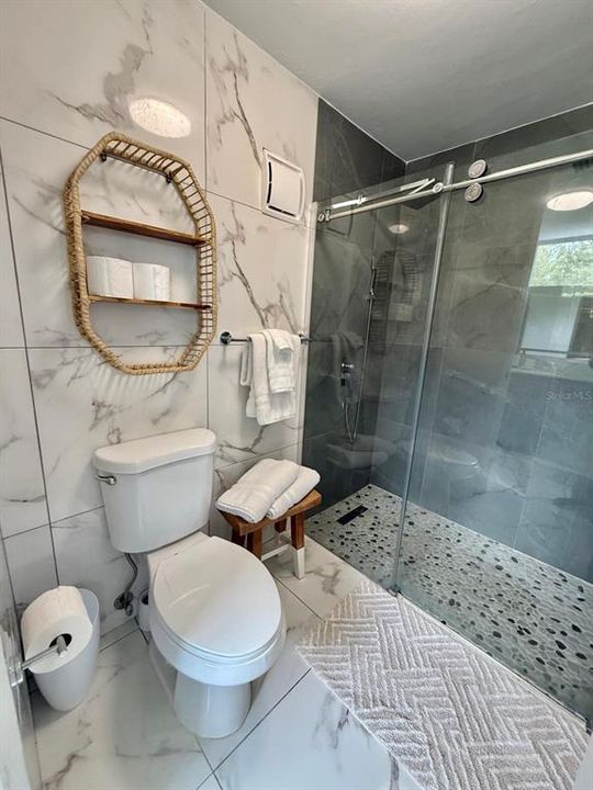 For Sale: $378,000 (2 beds, 2 baths, 1067 Square Feet)