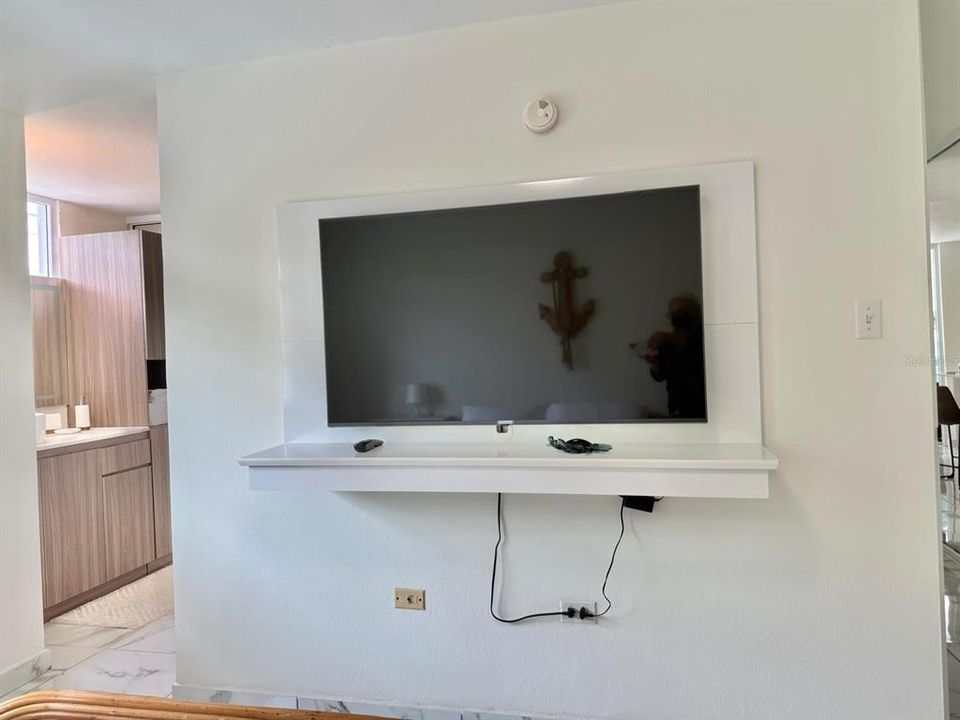 For Sale: $378,000 (2 beds, 2 baths, 1067 Square Feet)