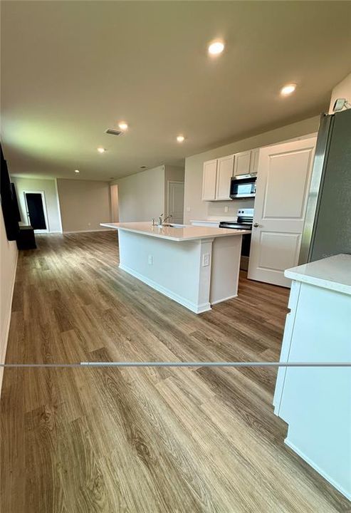 For Sale: $418,000 (4 beds, 2 baths, 1662 Square Feet)