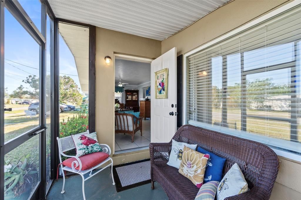 For Sale: $164,900 (3 beds, 1 baths, 994 Square Feet)
