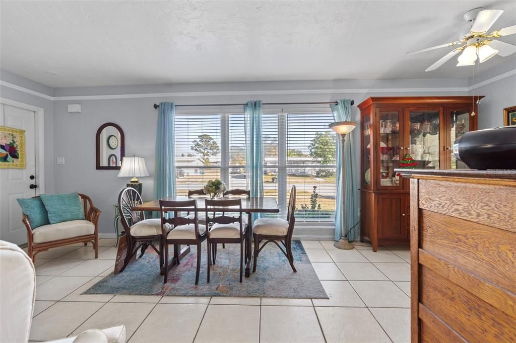 For Sale: $164,900 (3 beds, 1 baths, 994 Square Feet)