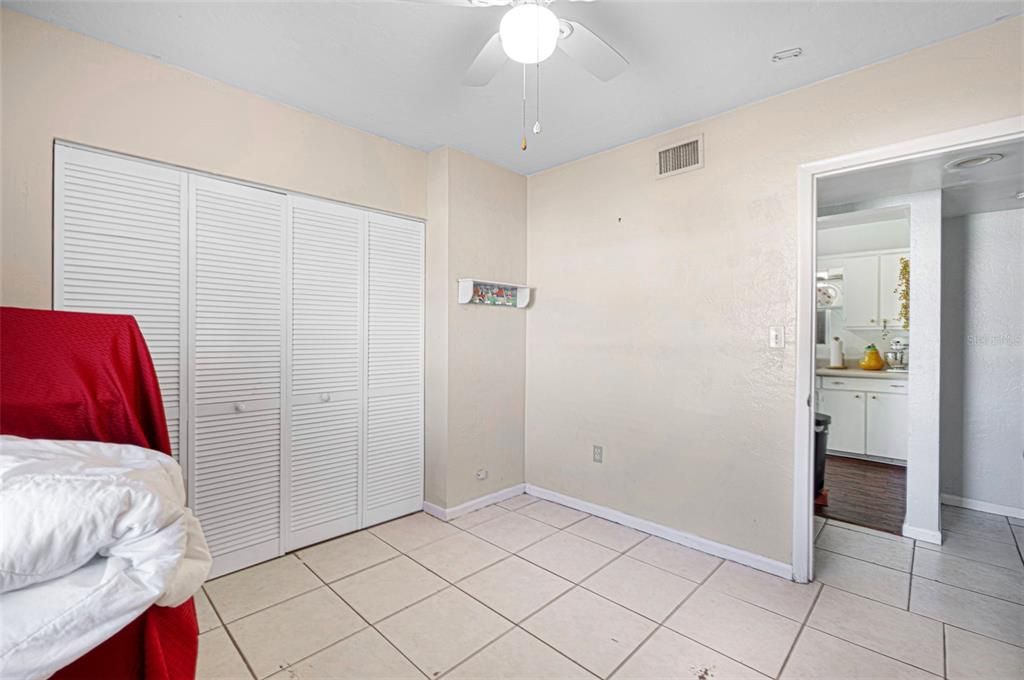 For Sale: $164,900 (3 beds, 1 baths, 994 Square Feet)