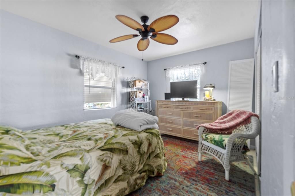 For Sale: $164,900 (3 beds, 1 baths, 994 Square Feet)