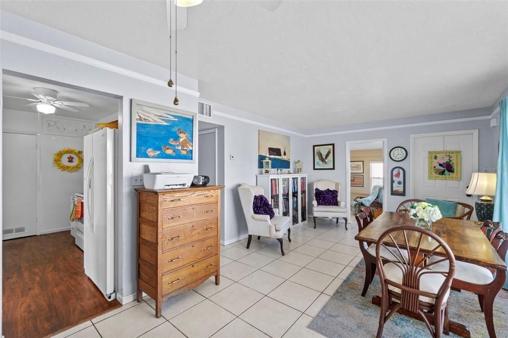 For Sale: $164,900 (3 beds, 1 baths, 994 Square Feet)