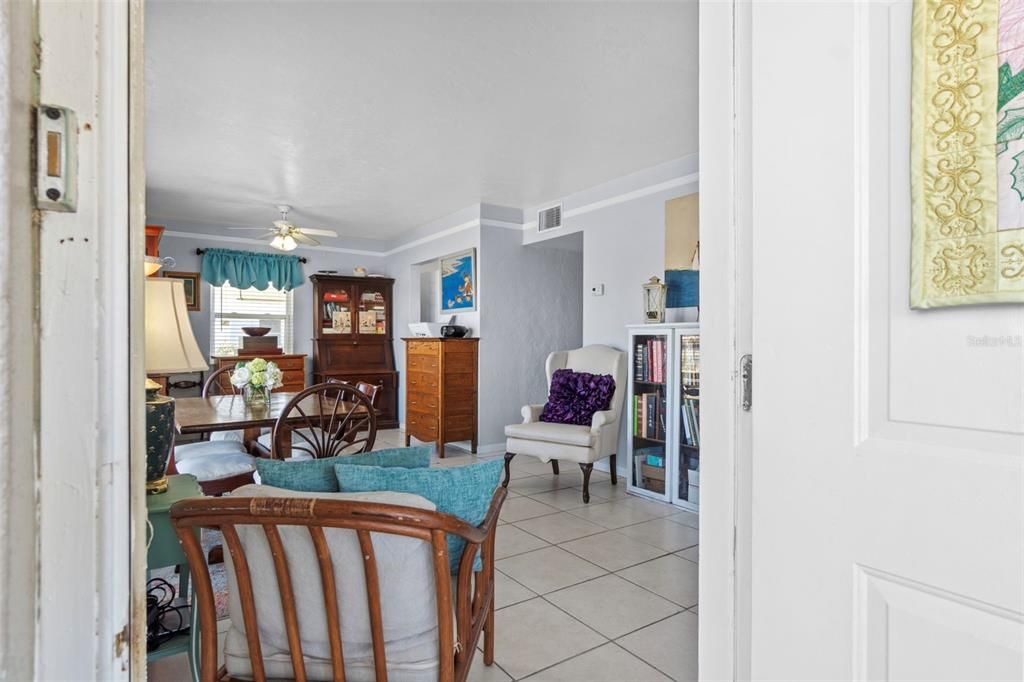 For Sale: $164,900 (3 beds, 1 baths, 994 Square Feet)