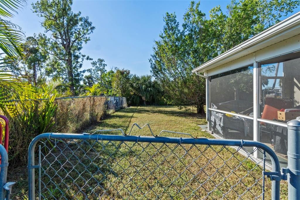 For Sale: $164,900 (3 beds, 1 baths, 994 Square Feet)