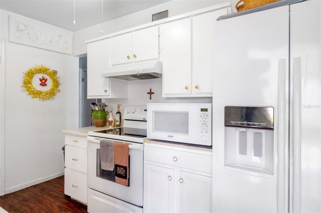 For Sale: $164,900 (3 beds, 1 baths, 994 Square Feet)