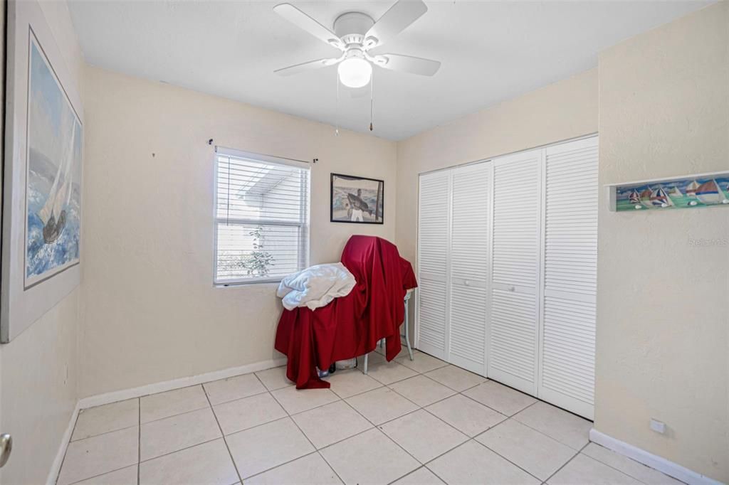 For Sale: $164,900 (3 beds, 1 baths, 994 Square Feet)