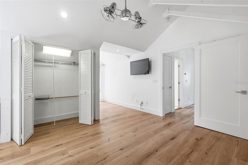 For Rent: $6,500 (3 beds, 2 baths, 2713 Square Feet)