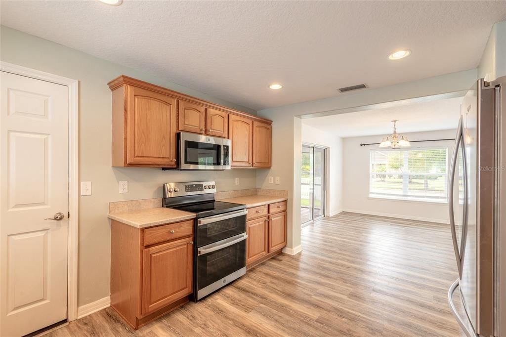 For Sale: $364,900 (3 beds, 2 baths, 1492 Square Feet)