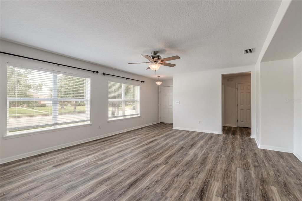 For Sale: $364,900 (3 beds, 2 baths, 1492 Square Feet)