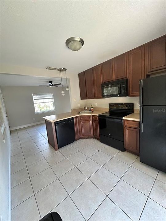 En Venta: $177,000 (2 camas, 1 baños, 677 Pies cuadrados)