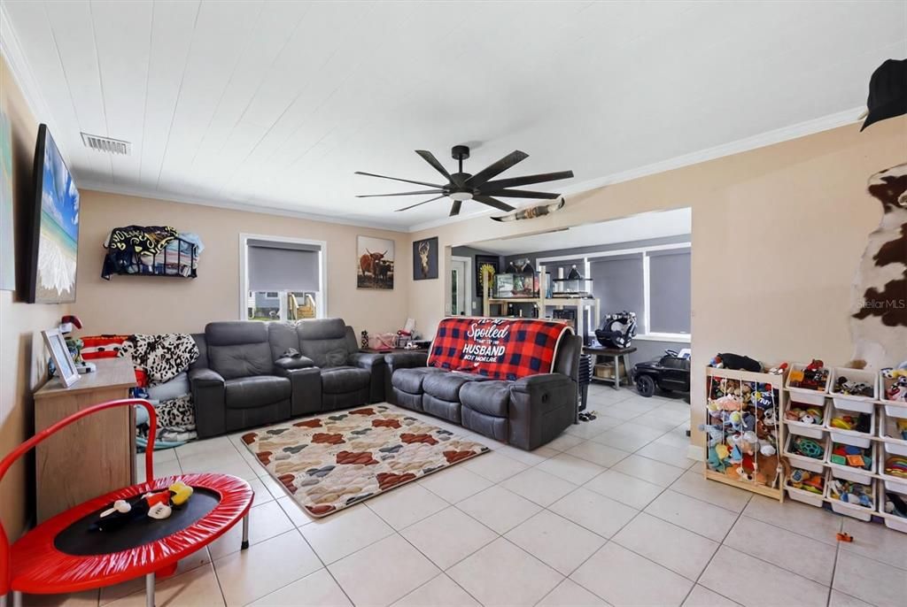 For Sale: $225,000 (2 beds, 2 baths, 1365 Square Feet)