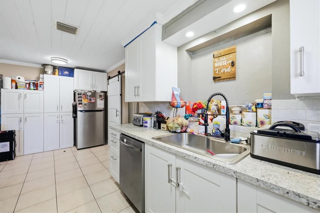 For Sale: $225,000 (2 beds, 2 baths, 1365 Square Feet)