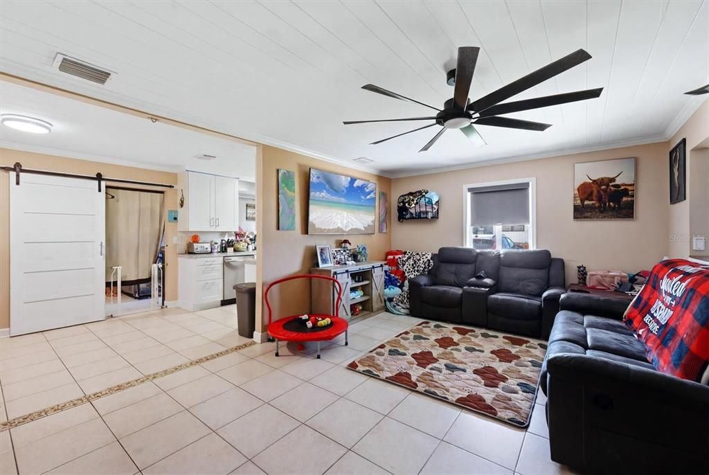 For Sale: $225,000 (2 beds, 2 baths, 1365 Square Feet)