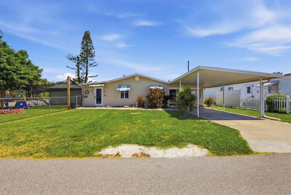 For Sale: $225,000 (2 beds, 2 baths, 1365 Square Feet)