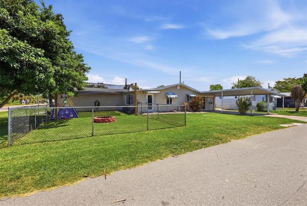 For Sale: $225,000 (2 beds, 2 baths, 1365 Square Feet)