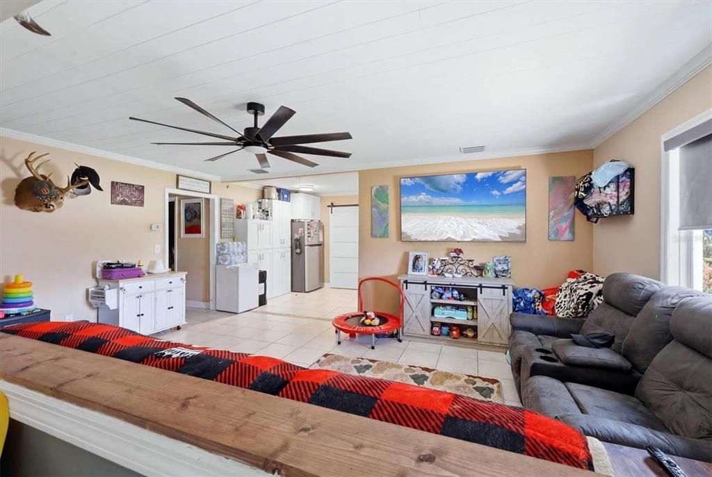For Sale: $225,000 (2 beds, 2 baths, 1365 Square Feet)
