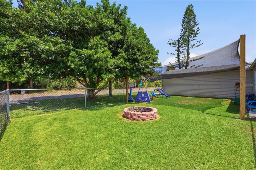 For Sale: $225,000 (2 beds, 2 baths, 1365 Square Feet)