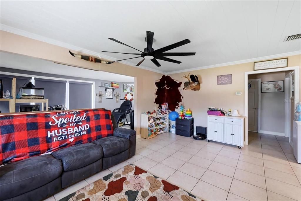 For Sale: $225,000 (2 beds, 2 baths, 1365 Square Feet)