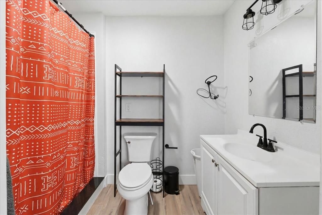 For Sale: $247,000 (3 beds, 2 baths, 1300 Square Feet)