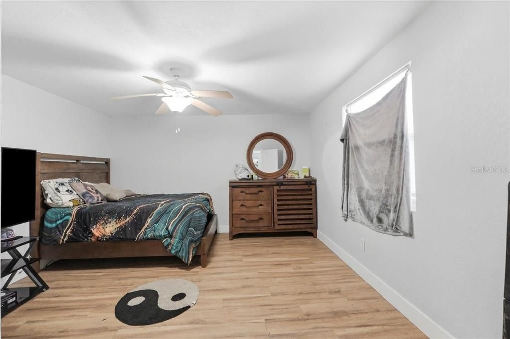 For Sale: $247,000 (3 beds, 2 baths, 1300 Square Feet)