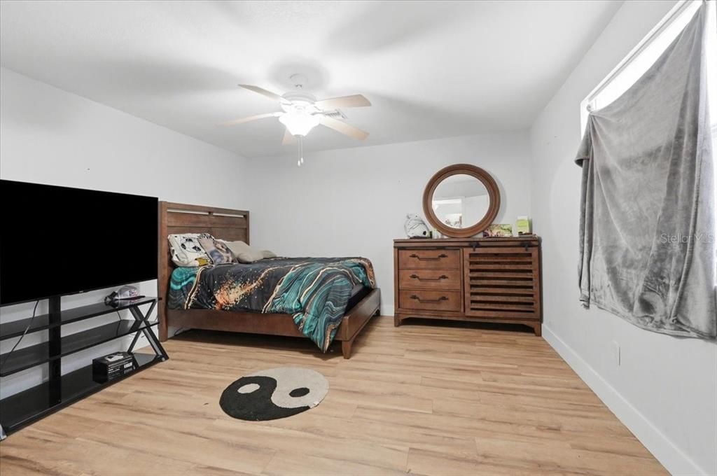 For Sale: $247,000 (3 beds, 2 baths, 1300 Square Feet)