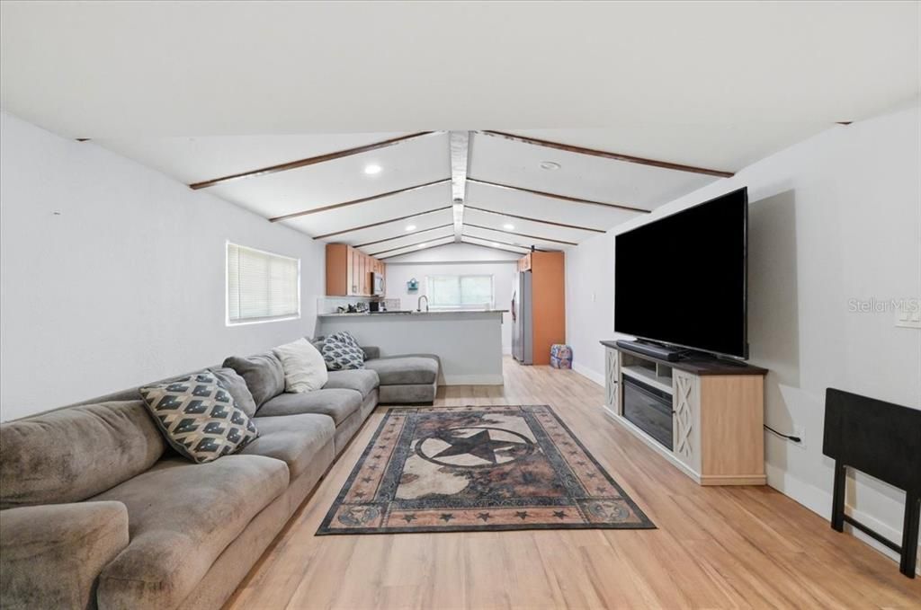 For Sale: $247,000 (3 beds, 2 baths, 1300 Square Feet)
