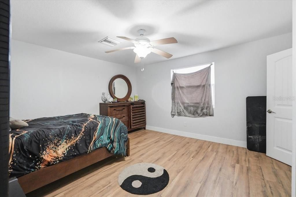 For Sale: $247,000 (3 beds, 2 baths, 1300 Square Feet)