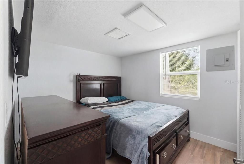 For Sale: $247,000 (3 beds, 2 baths, 1300 Square Feet)