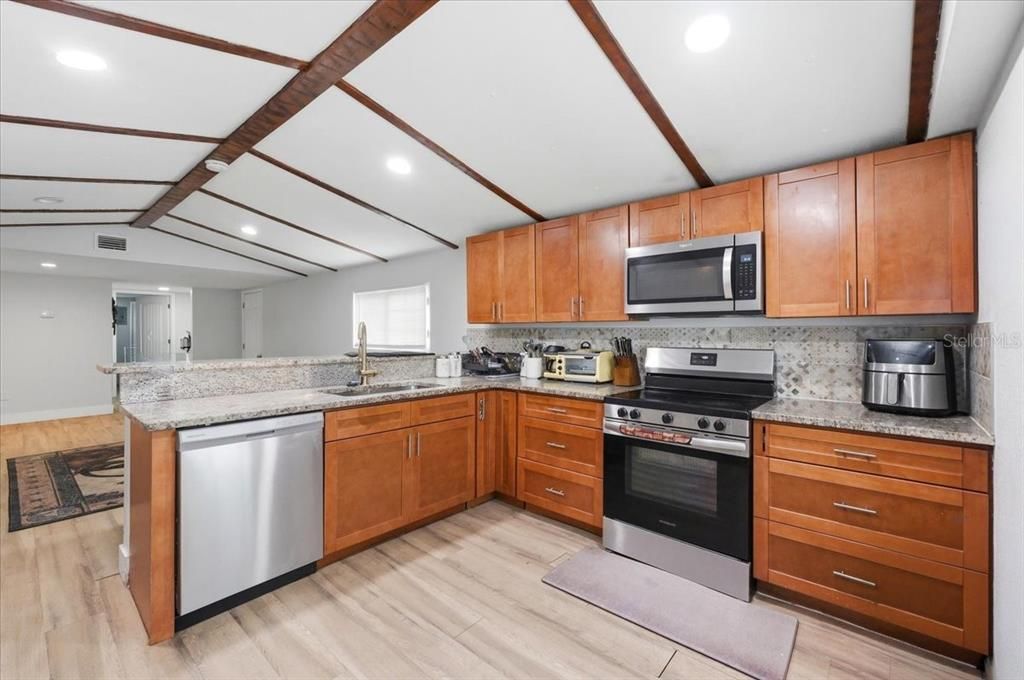 For Sale: $247,000 (3 beds, 2 baths, 1300 Square Feet)