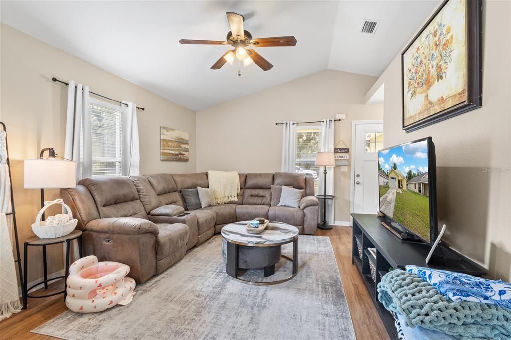 For Sale: $219,900 (3 beds, 2 baths, 1163 Square Feet)