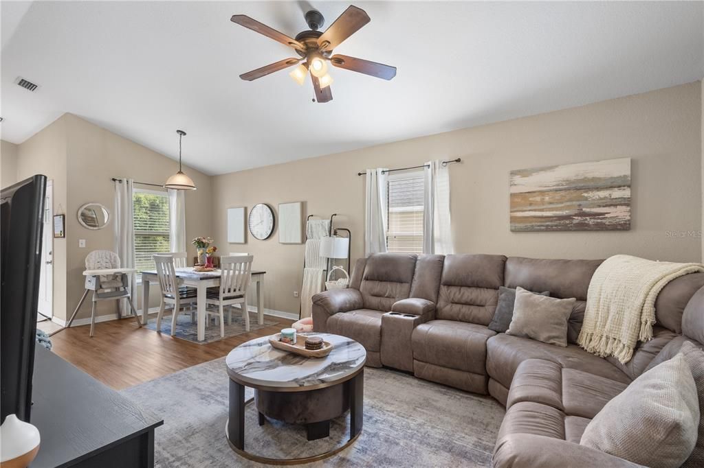For Sale: $219,900 (3 beds, 2 baths, 1163 Square Feet)