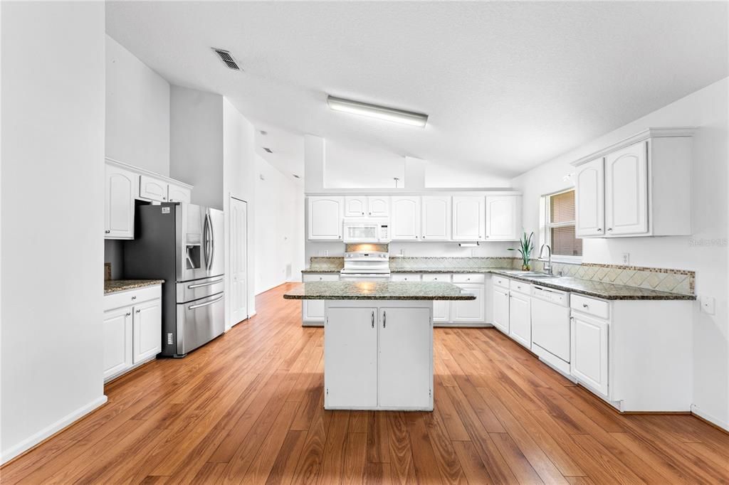 For Sale: $415,000 (3 beds, 2 baths, 1682 Square Feet)