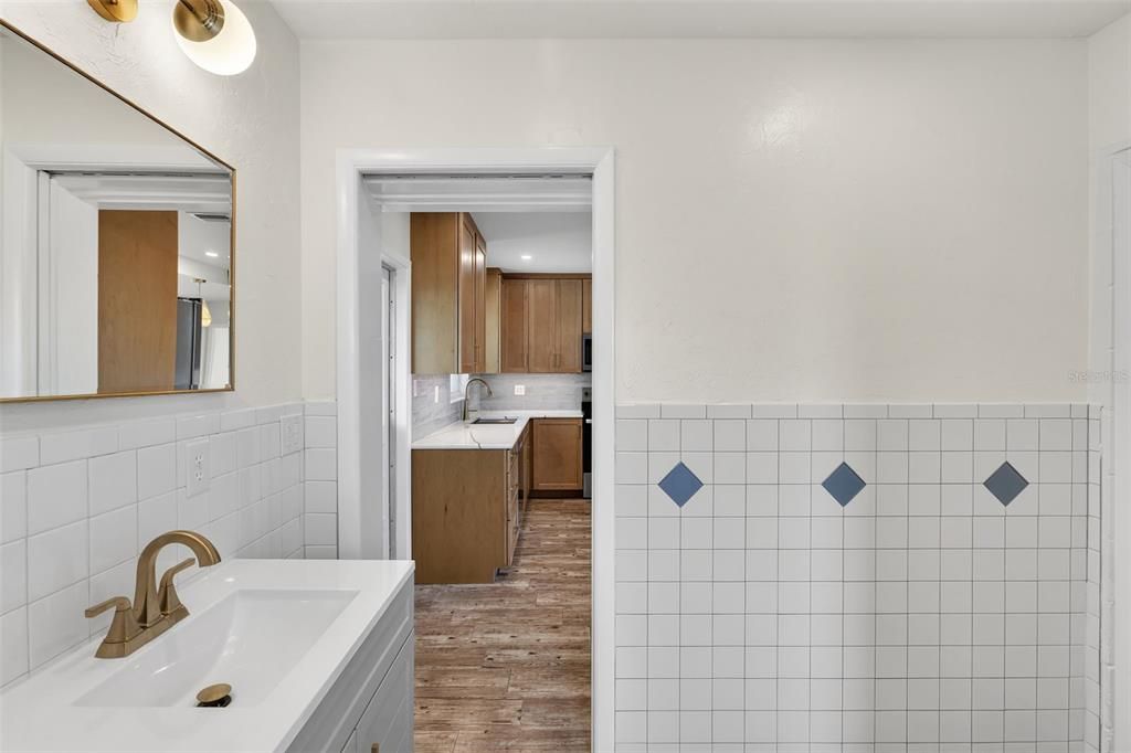 For Sale: $639,000 (2 beds, 1 baths, 1056 Square Feet)