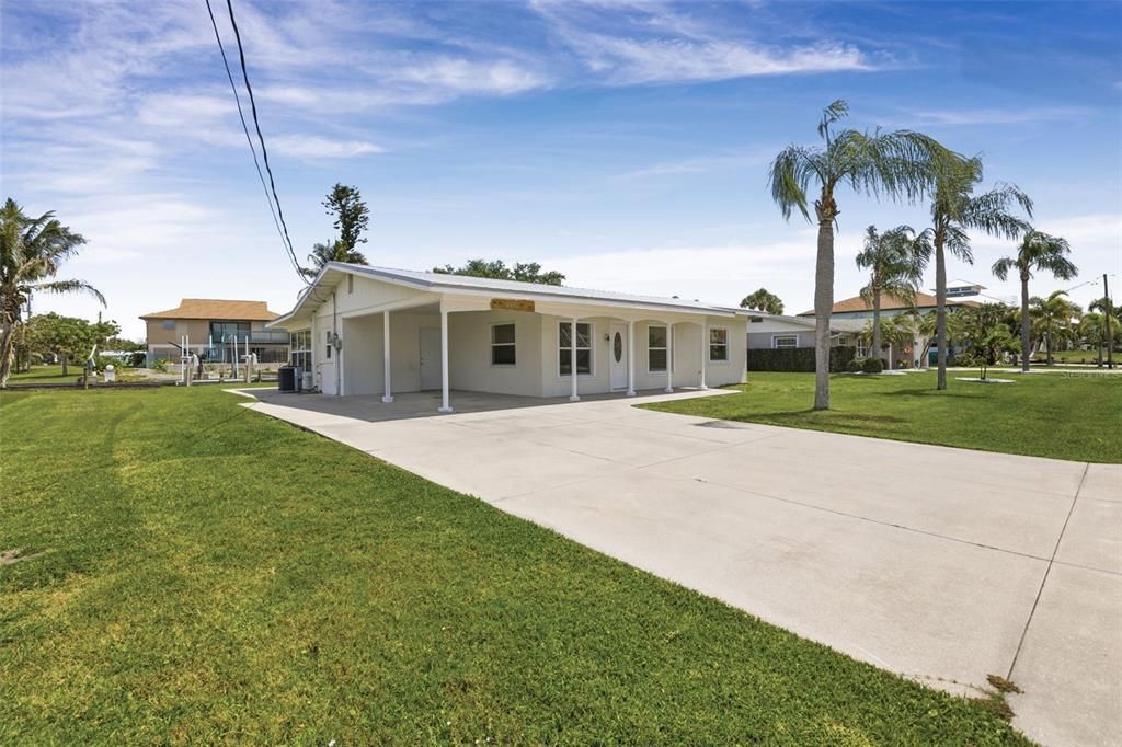 For Sale: $639,000 (2 beds, 1 baths, 1056 Square Feet)