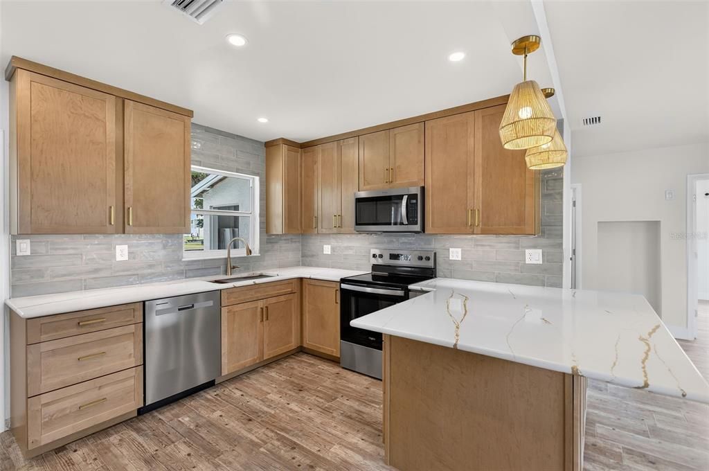 For Sale: $639,000 (2 beds, 1 baths, 1056 Square Feet)