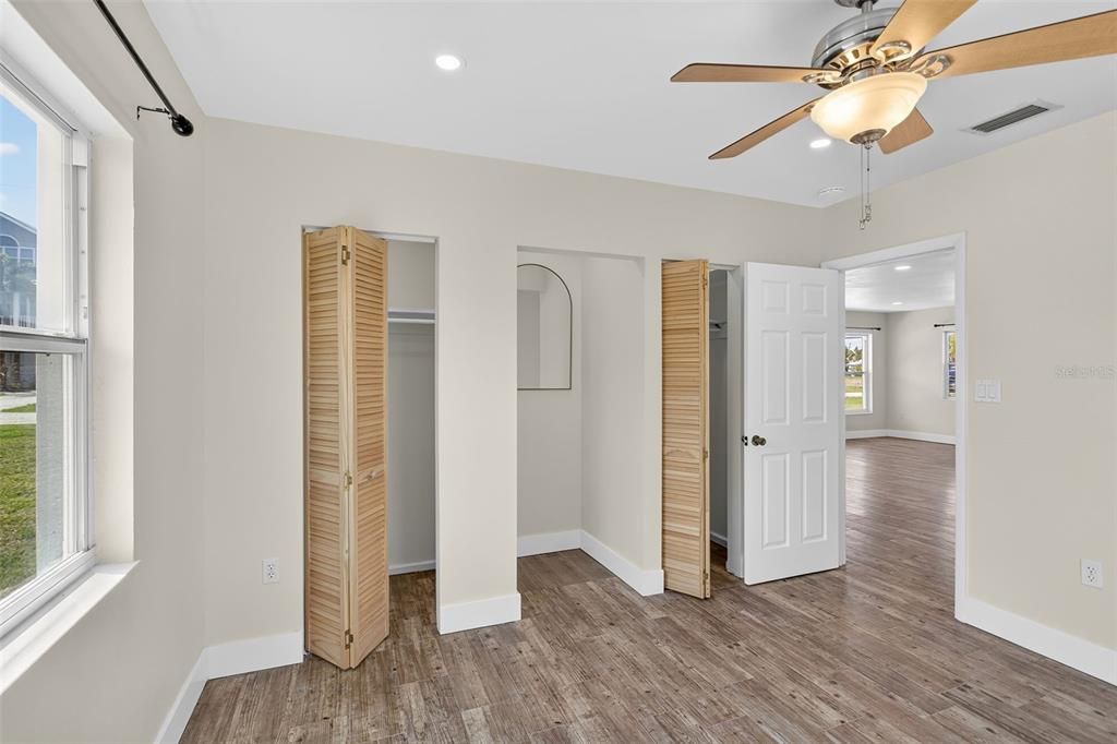 For Sale: $639,000 (2 beds, 1 baths, 1056 Square Feet)