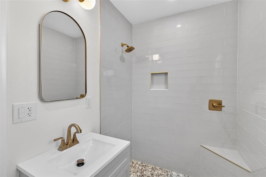 For Sale: $639,000 (2 beds, 1 baths, 1056 Square Feet)