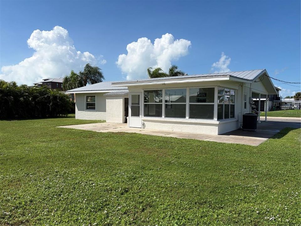 For Sale: $599,000 (2 beds, 2 baths, 1056 Square Feet)