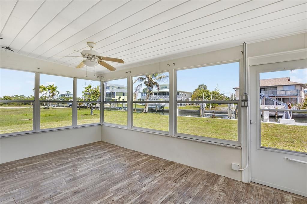 For Sale: $639,000 (2 beds, 1 baths, 1056 Square Feet)