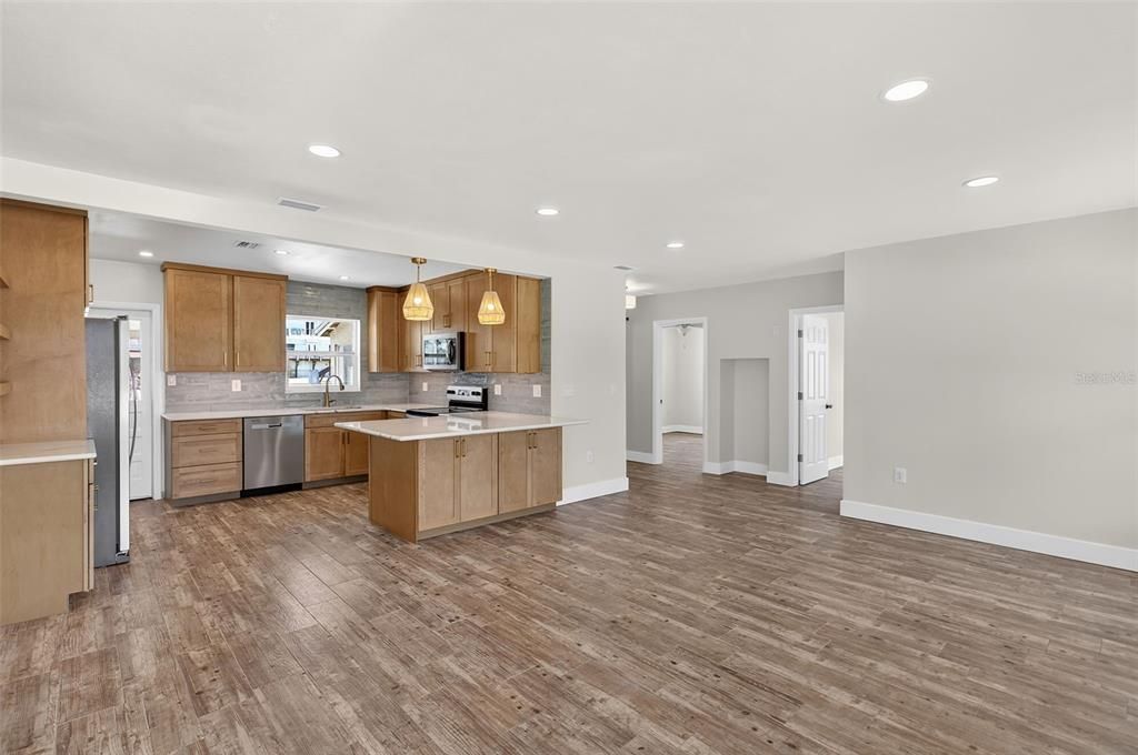 For Sale: $639,000 (2 beds, 1 baths, 1056 Square Feet)