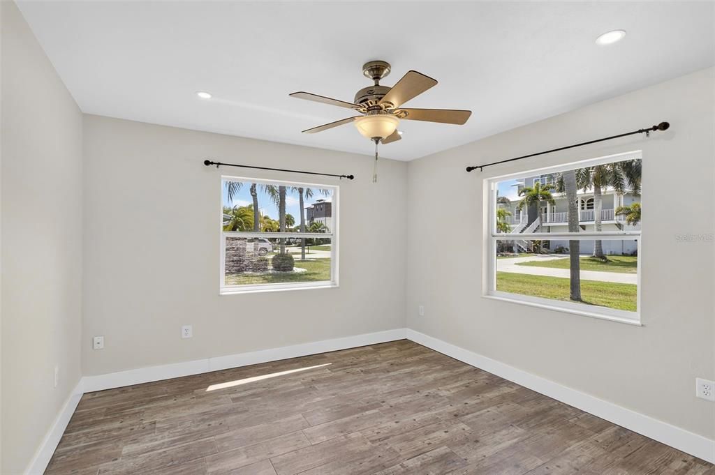 For Sale: $599,000 (2 beds, 2 baths, 1056 Square Feet)