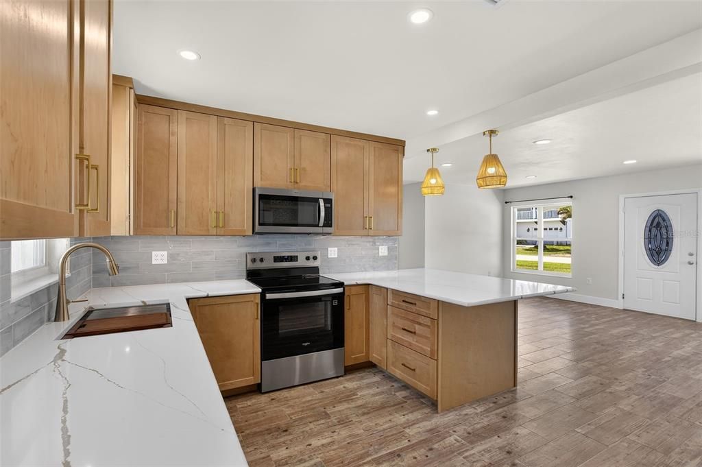 For Sale: $639,000 (2 beds, 1 baths, 1056 Square Feet)
